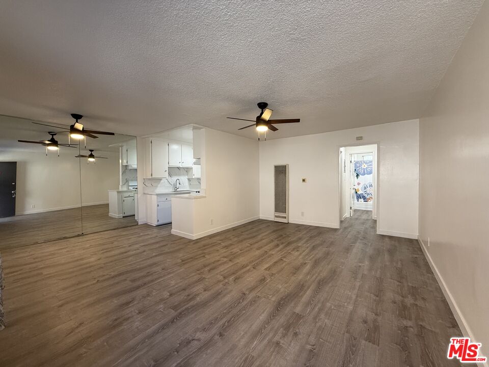 Los Angeles Condo: 5811 Harold Way