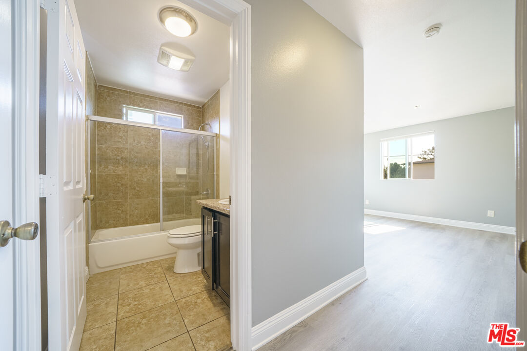 Los Angeles Condo: 238 West 46th Street