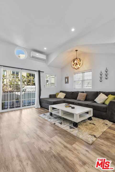 Venice Condo: 126 Driftwood Street