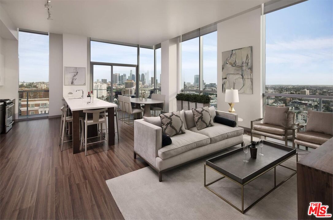 Los Angeles Condo: 3033 Wilshire Boulevard