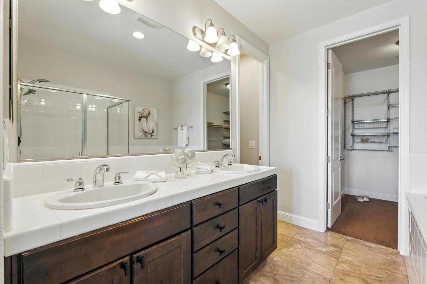 Redwood City Condo: 636 Fan Tail Way