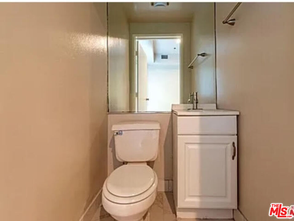 Santa Monica Condo: 1242 9th Court