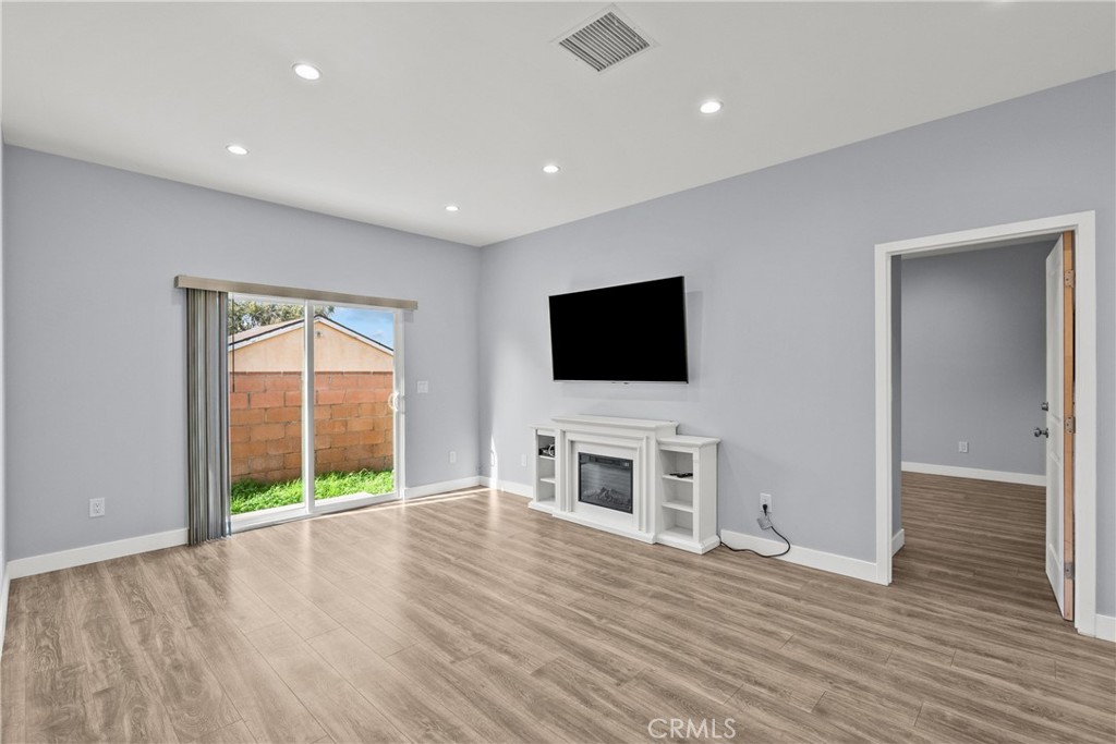 North Hollywood Condo: 7239 Kraft Avenue