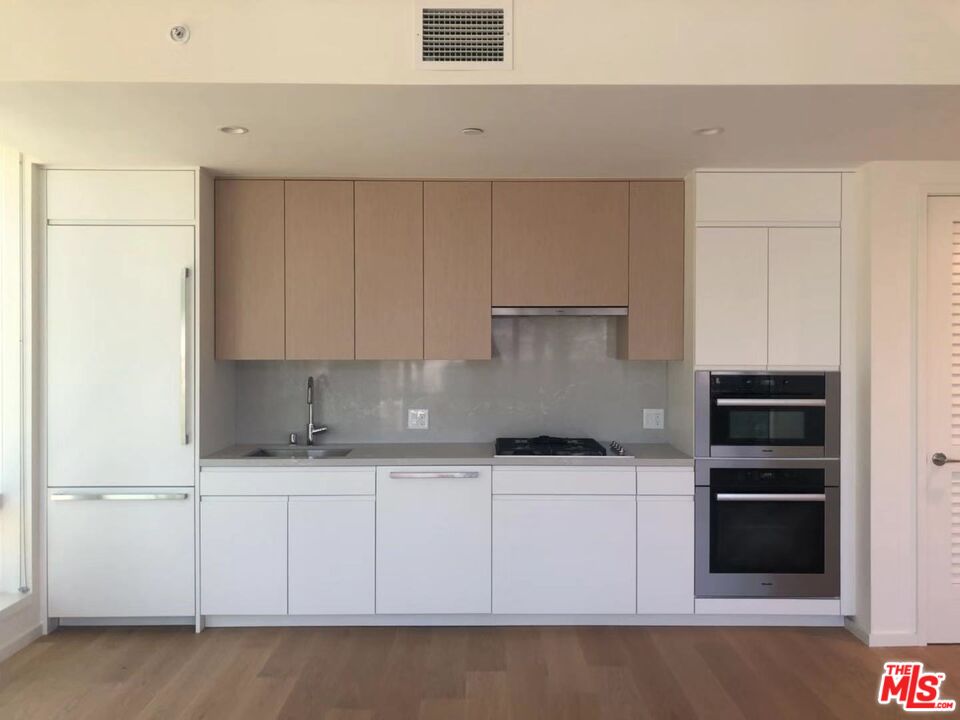 Los Angeles Condo: 877 Francisco Street