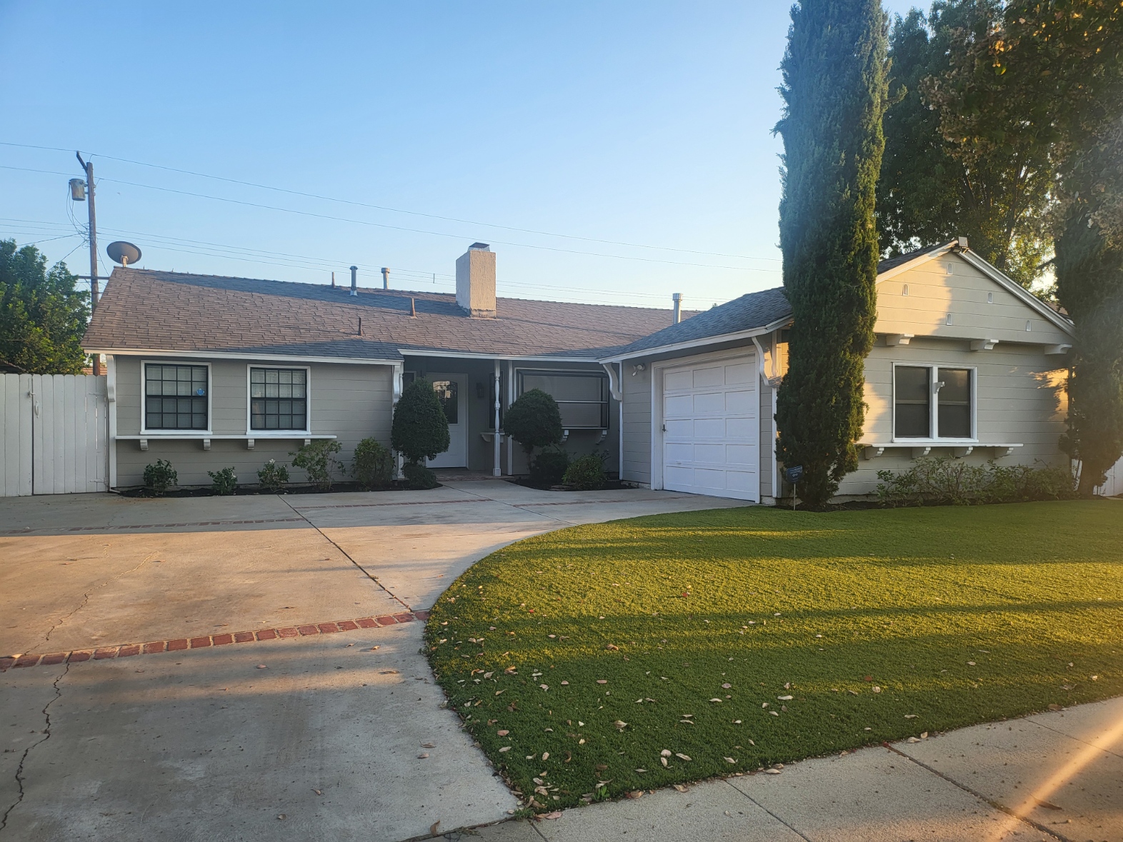 Northridge House: 17544 Blythe St