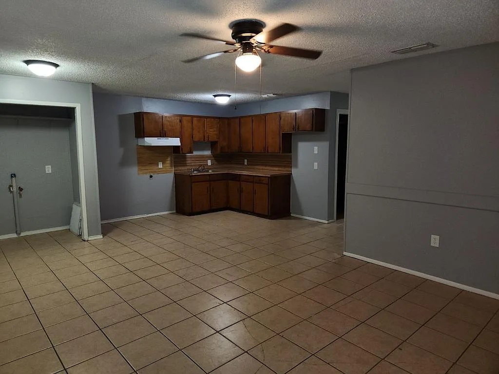 Odem Condo: 102 San Diego Street