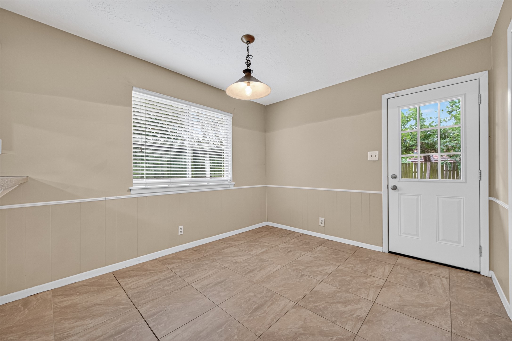 Spring Condo: 23919 Farm Hill Drive