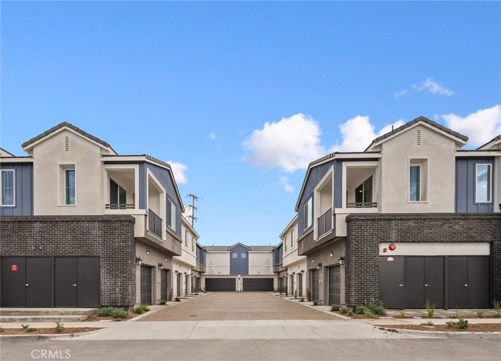 Ontario Condo: 2753 East Amberley Privado