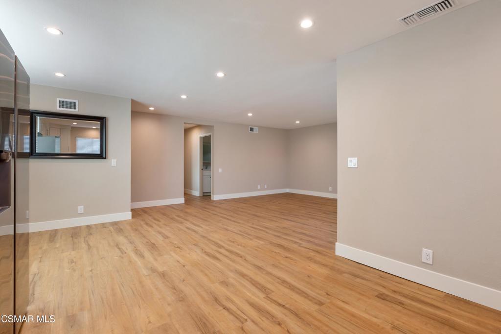 Thousand Oaks Condo: 659 Brossard Drive