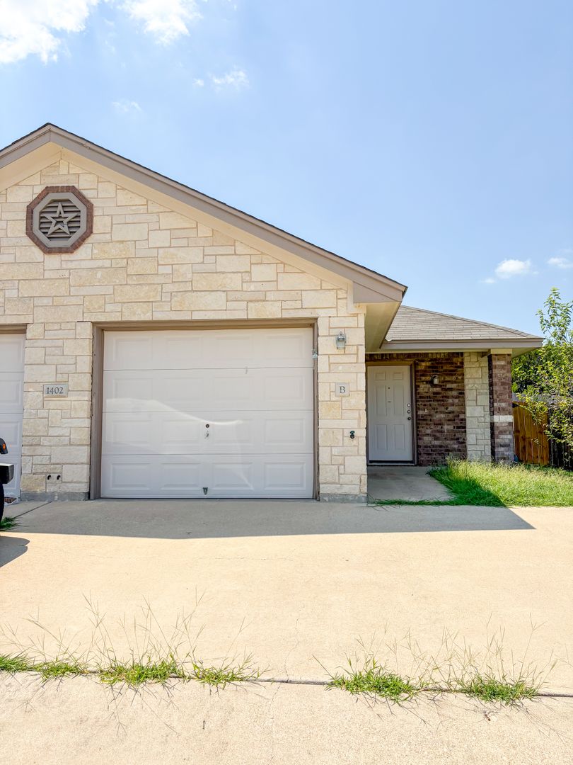 Killeen House: 1402 Powder River Dr