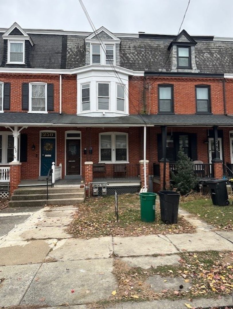 Lancaster Condo: 248 E Ross St