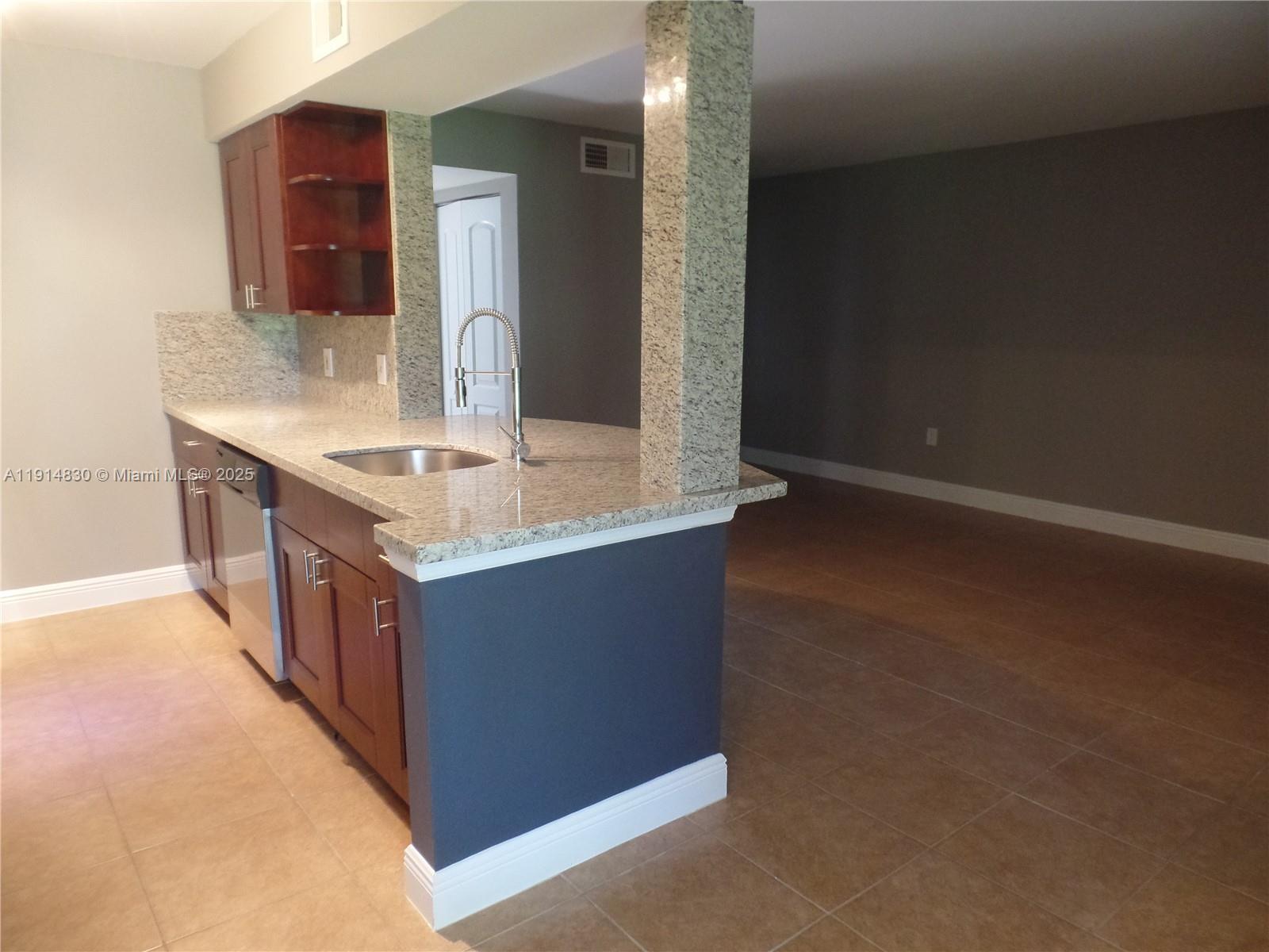 Oakland Park Condo: 2405 Northwest 33rd Street