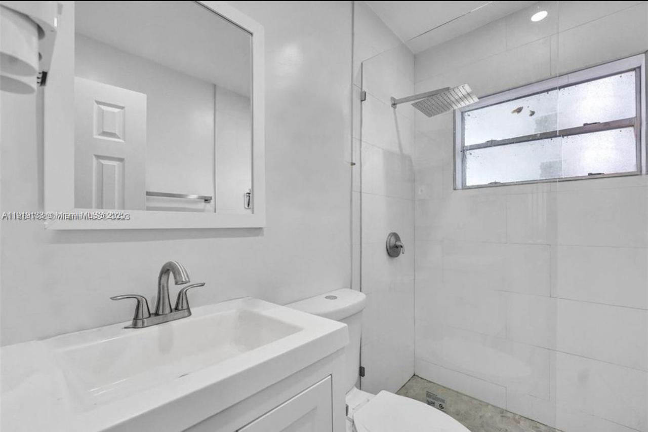 Dania Beach Condo: 685 Southwest 7th Terrace