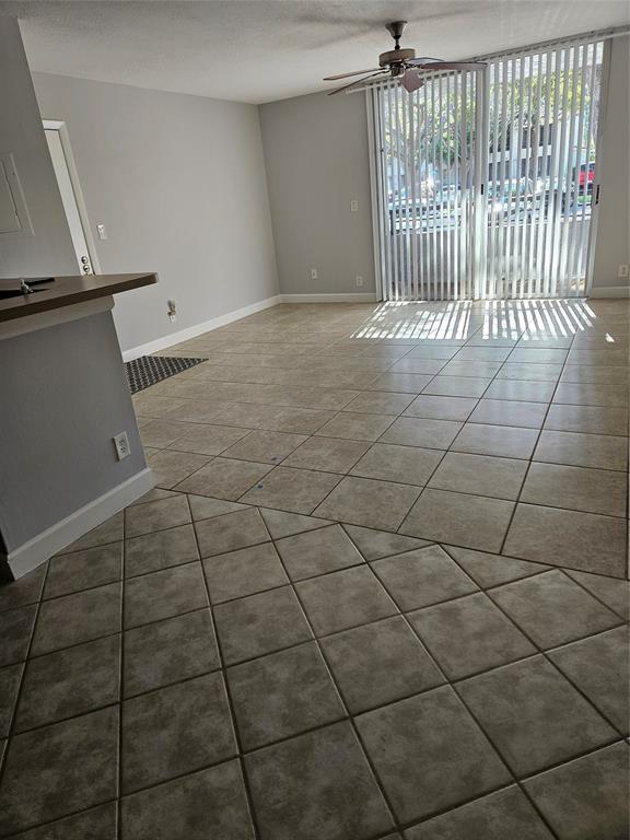 Coconut Creek Condo: 641 Lyons Road