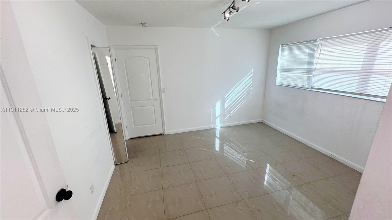 Miami Condo: 165 Northeast 162nd Street