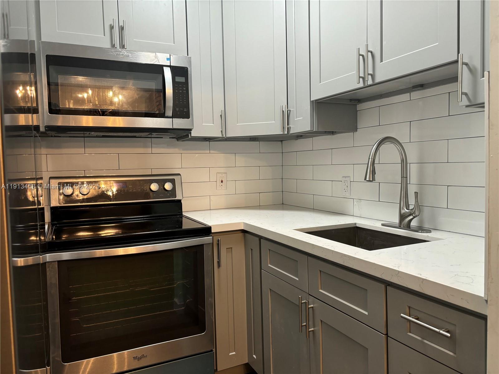 Miami Condo: 15250 Northeast 8th Avenue