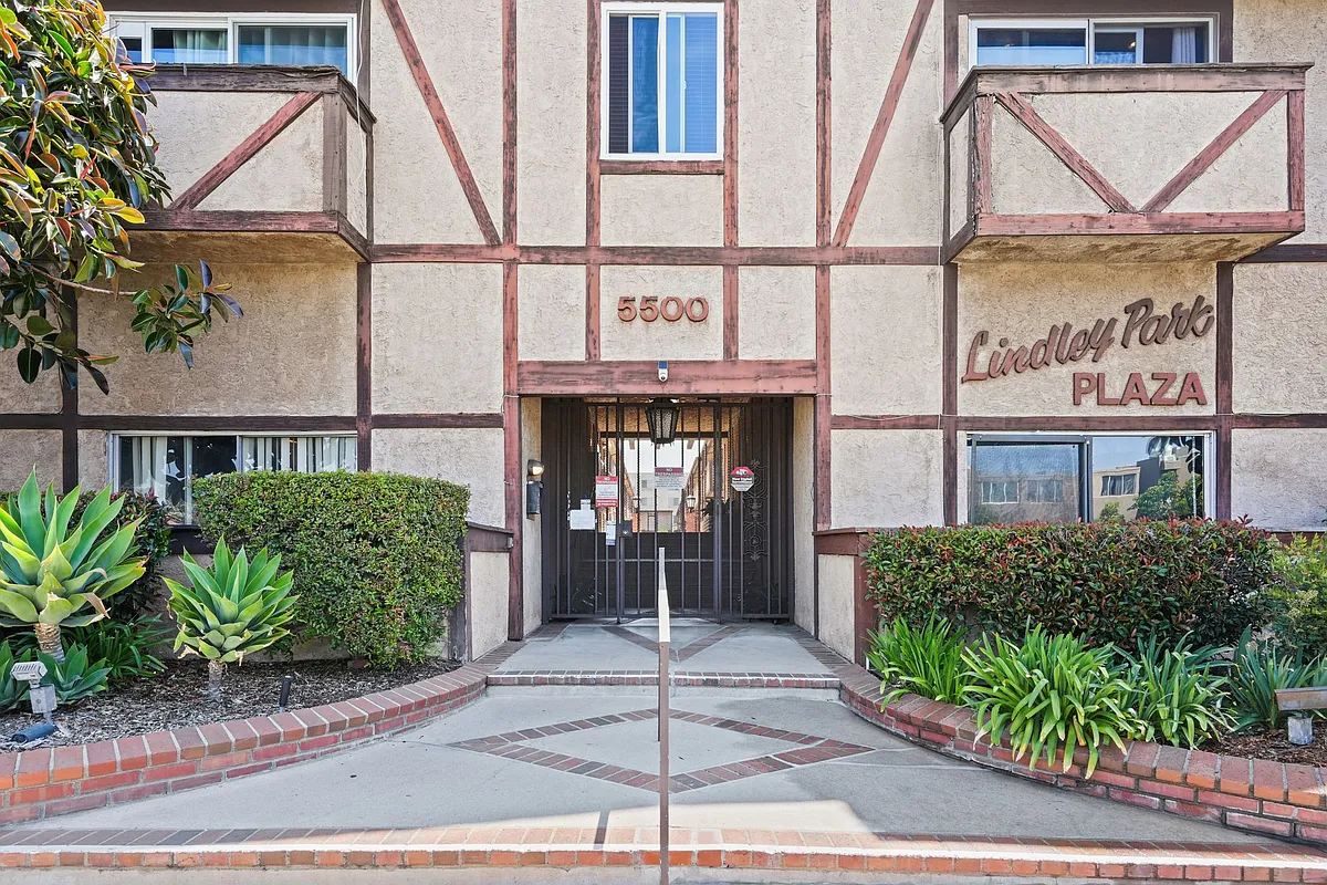 Encino Condo: 5500 Lindley Ave.