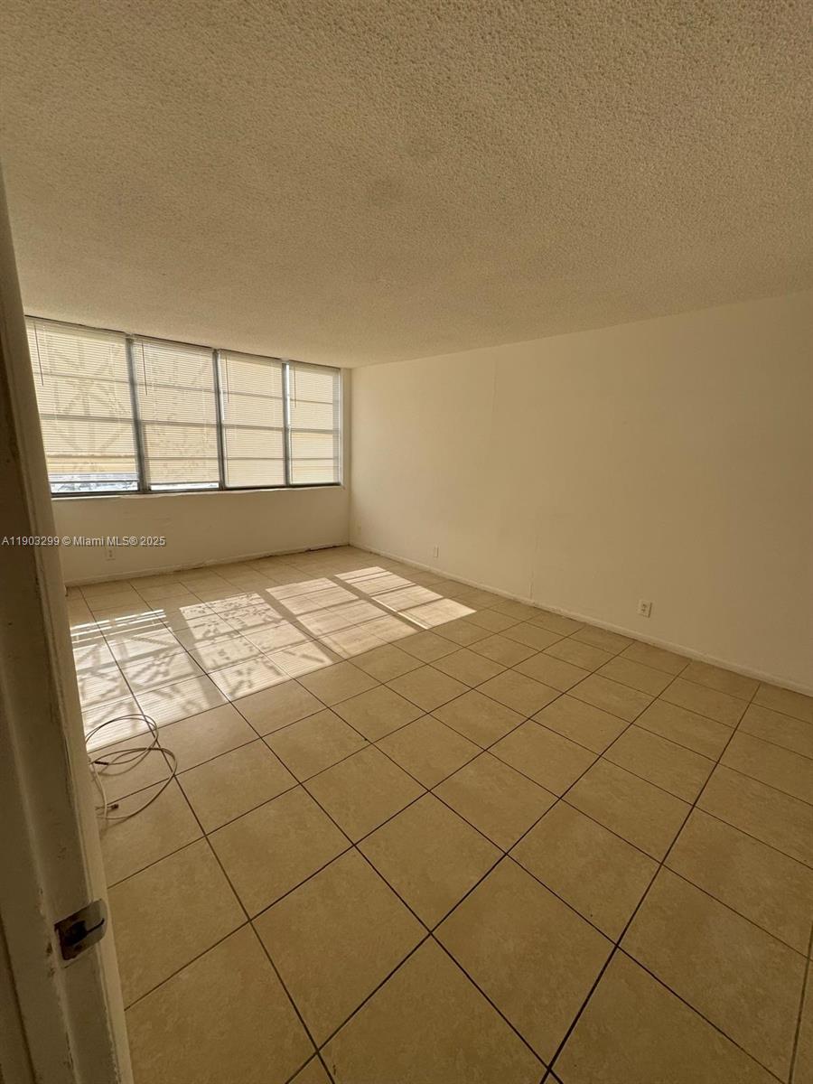 North Miami Beach Condo: 2025 Northeast 164th Street