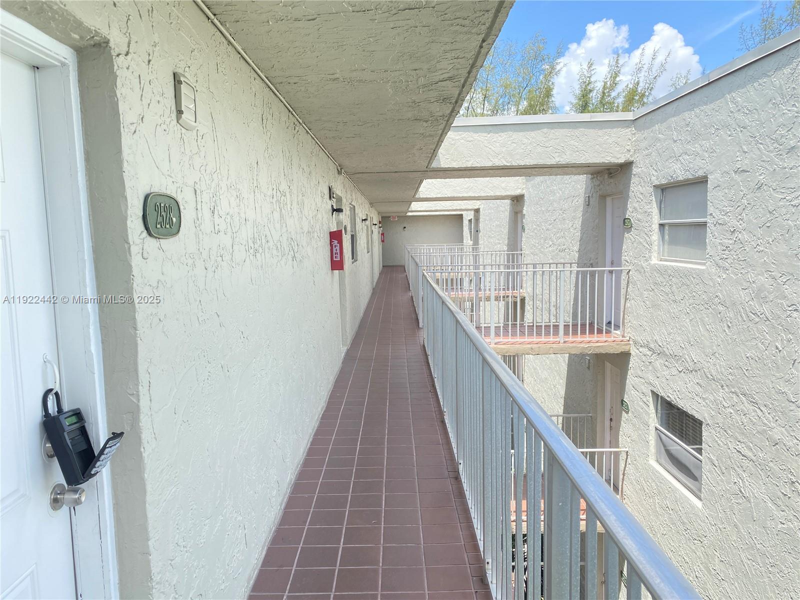 Hialeah Gardens Condo: 10000 Northwest 80th Court