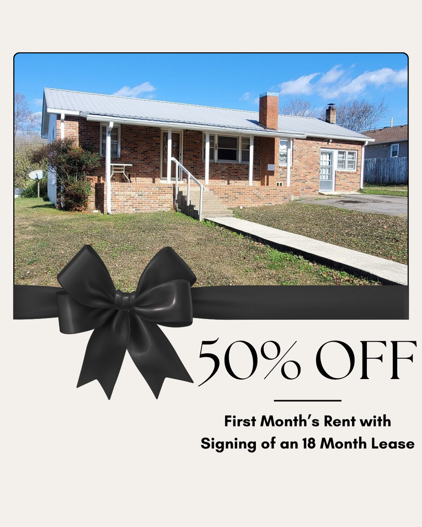 Woodbury House: 102 W Colonial St