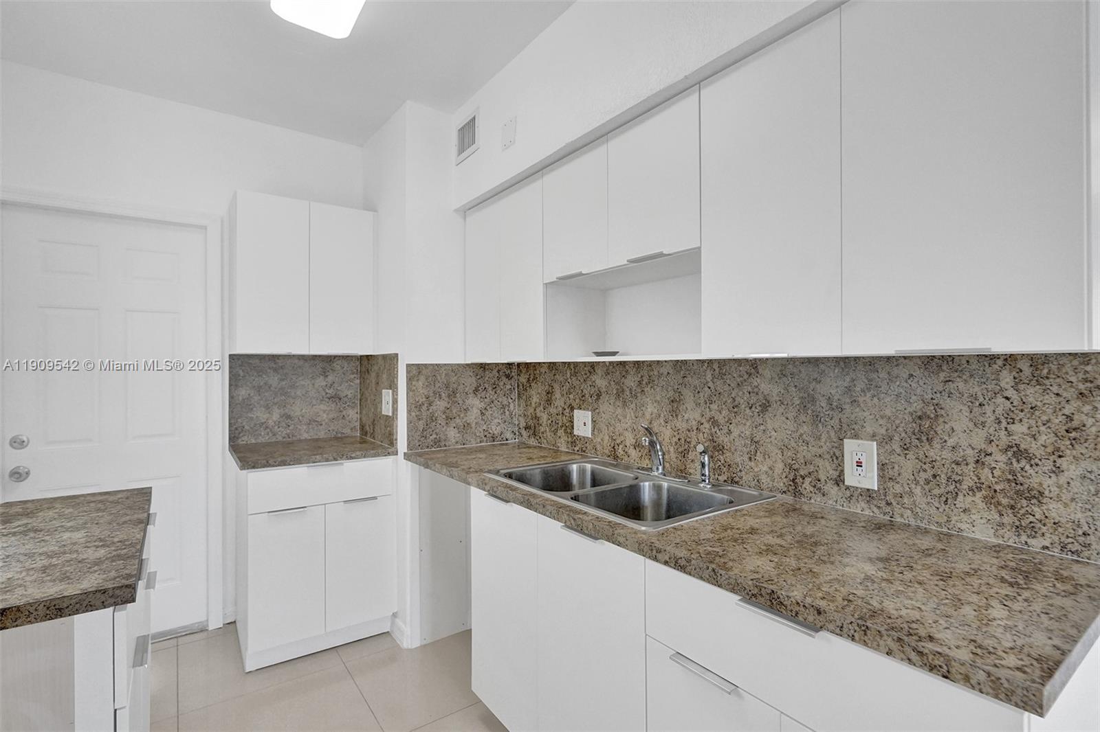 Miami Beach Condo: 1199 Marseille Drive