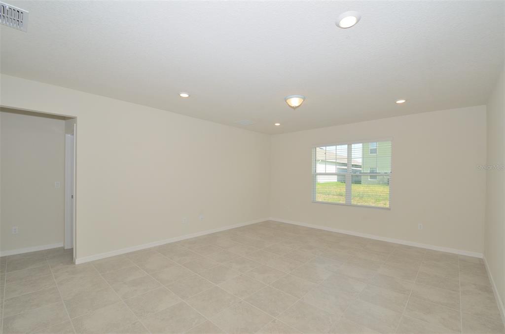 Davenport Condo: 1647 Aspen Avenue