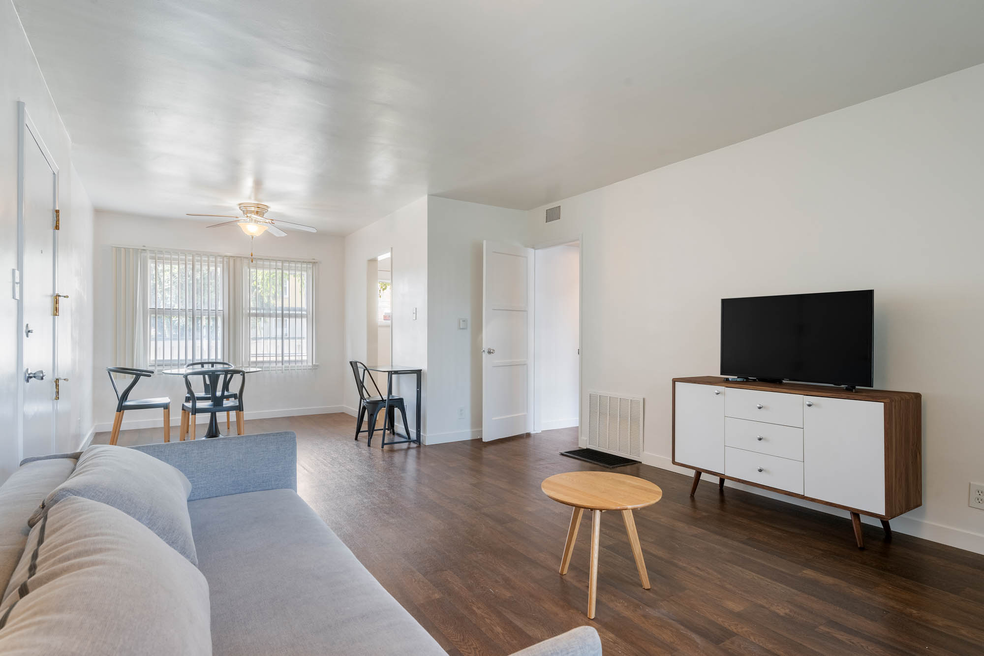 Los Angeles Condo: 8754.5 Belford Ave