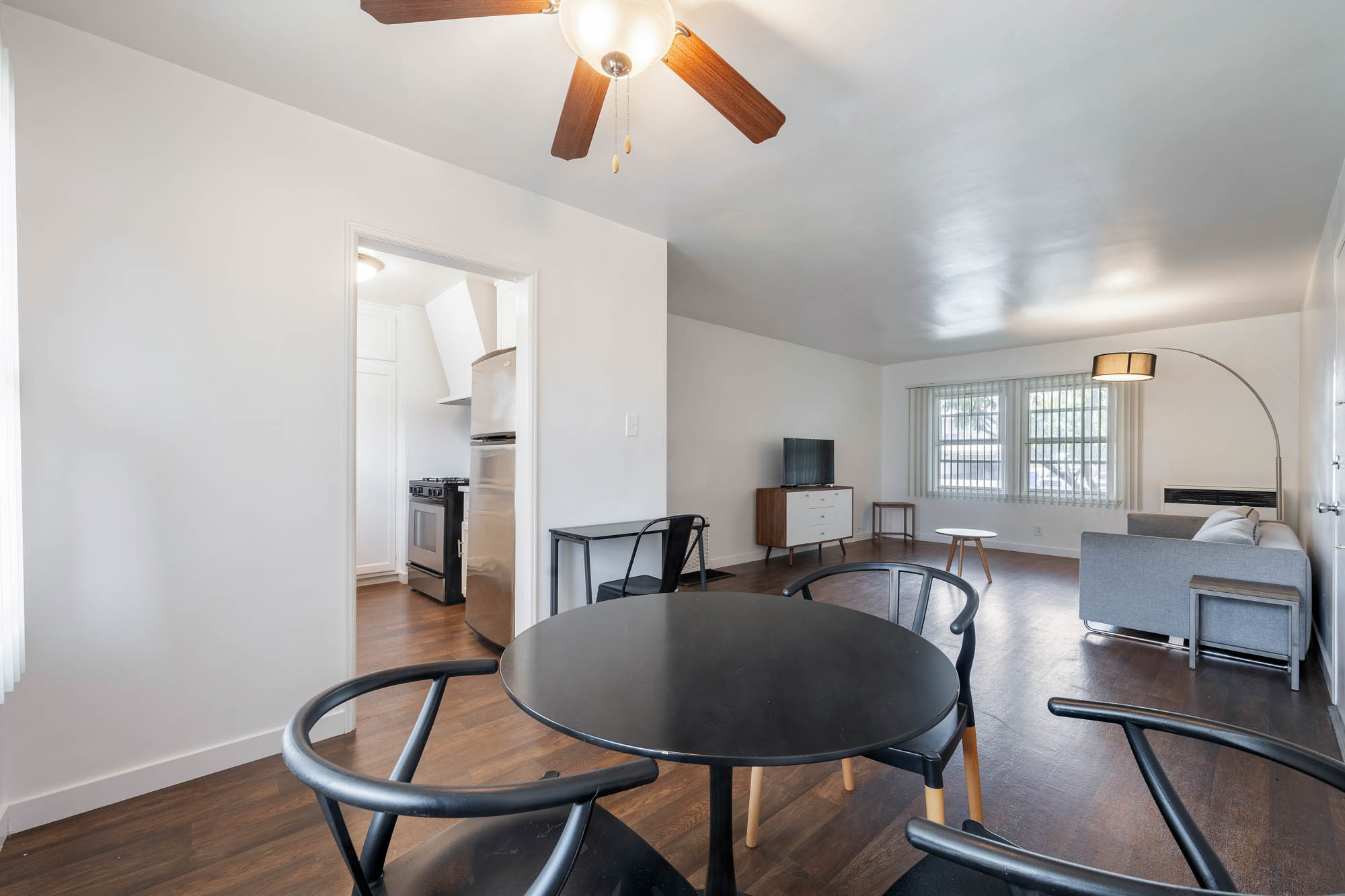 Los Angeles Apartment: 8804 Belford Ave