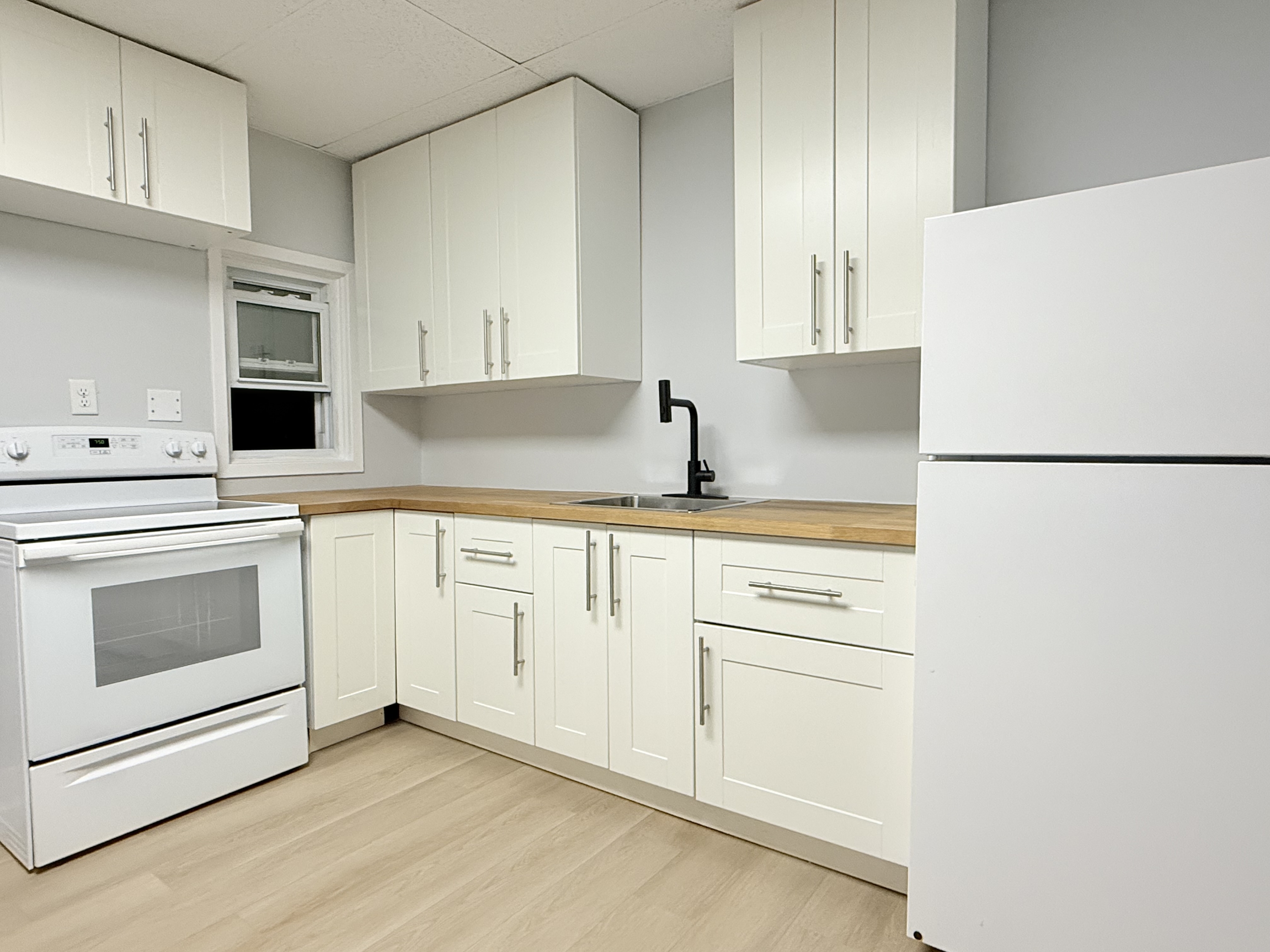 Windsor Condo: 349 Campbell Ave