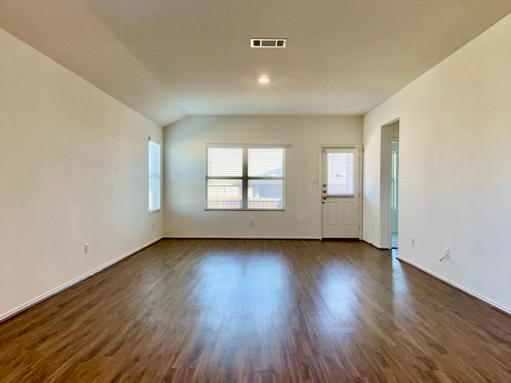 Jarrell Condo: 101 COSMOS Lane