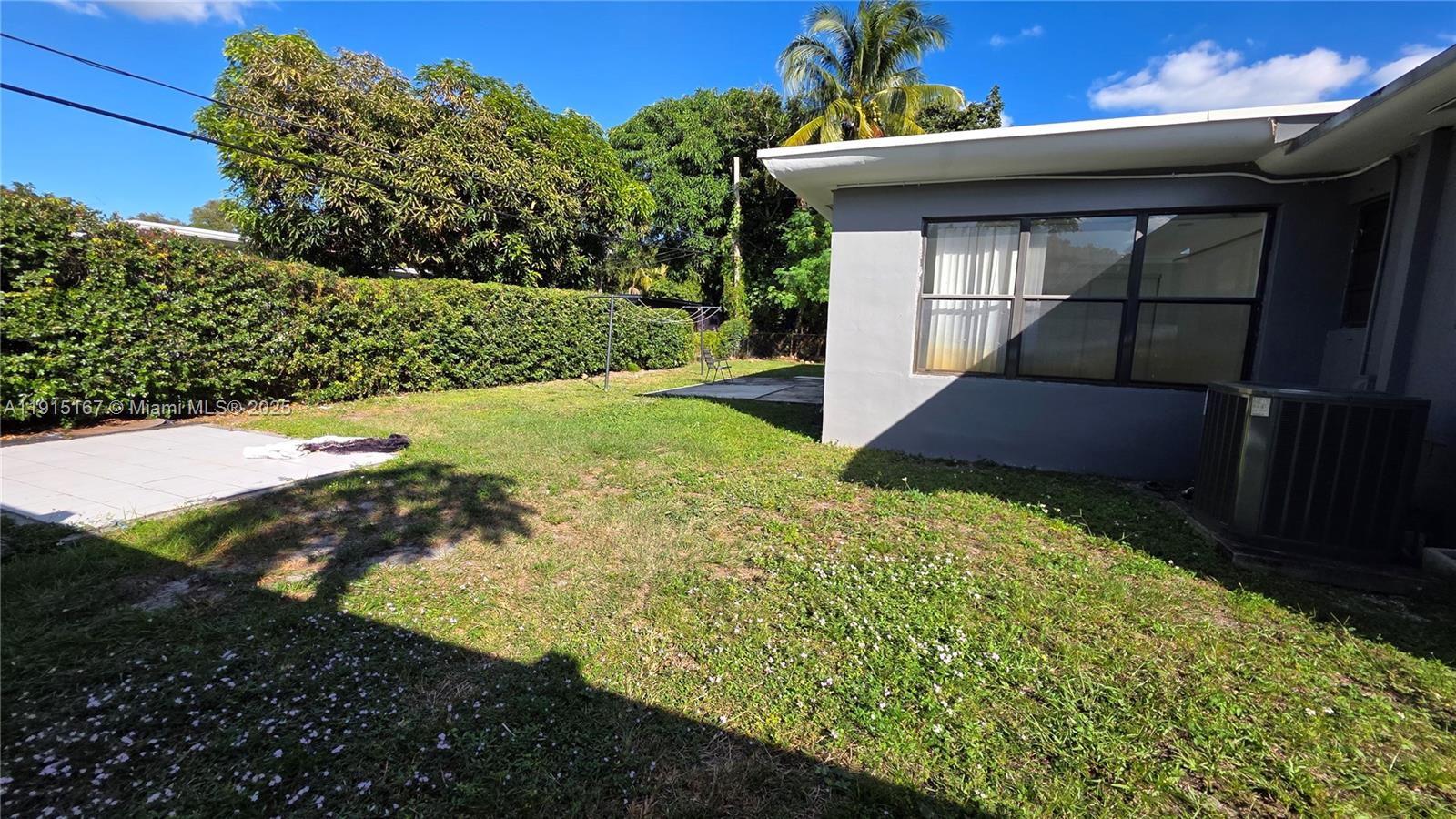 North Miami Condo: 525 Northeast 132nd Terrace