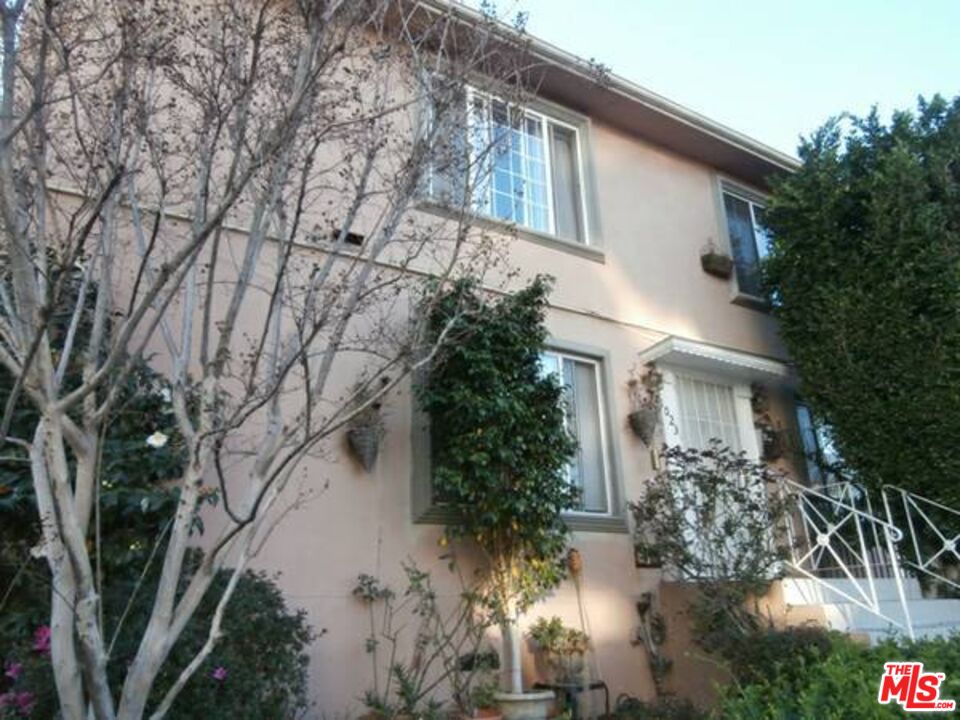 West Hollywood Condo: 1025 North San Vicente Boulevard