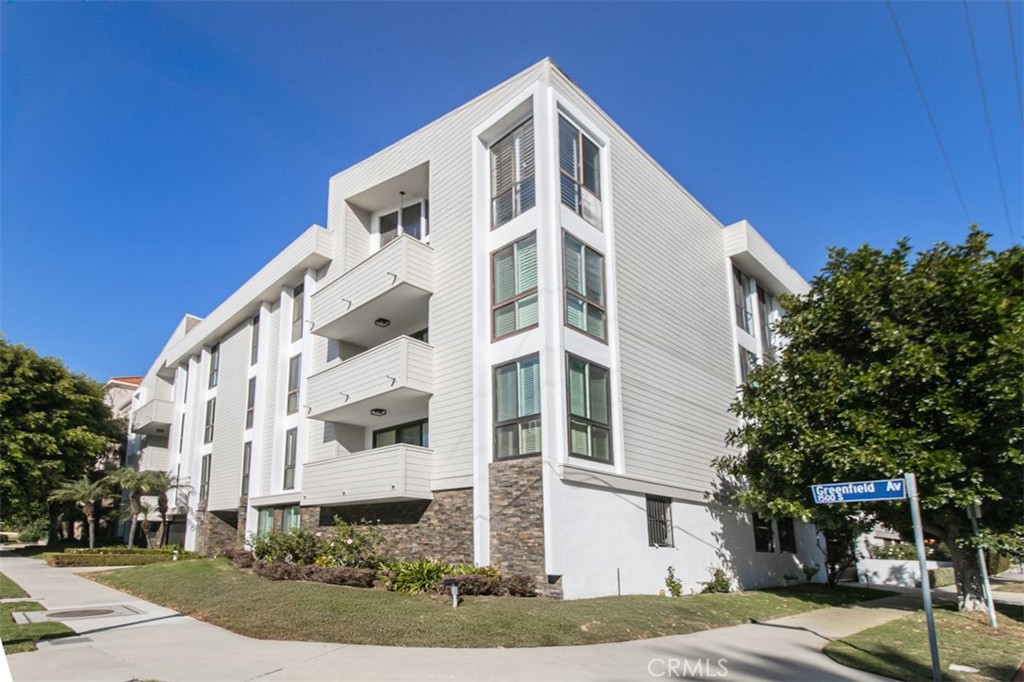 Los Angeles Condo: 1550 Greenfield Avenue