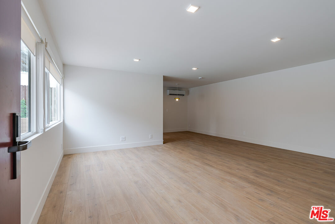 Los Angeles Condo: 12425 Texas Avenue