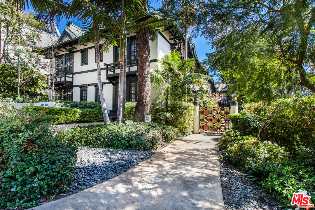 West Hollywood Condo: 1220 North La Cienega Boulevard