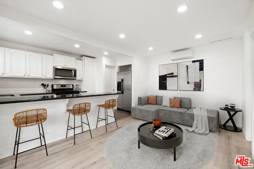 Santa Monica Condo: 927 Euclid Street