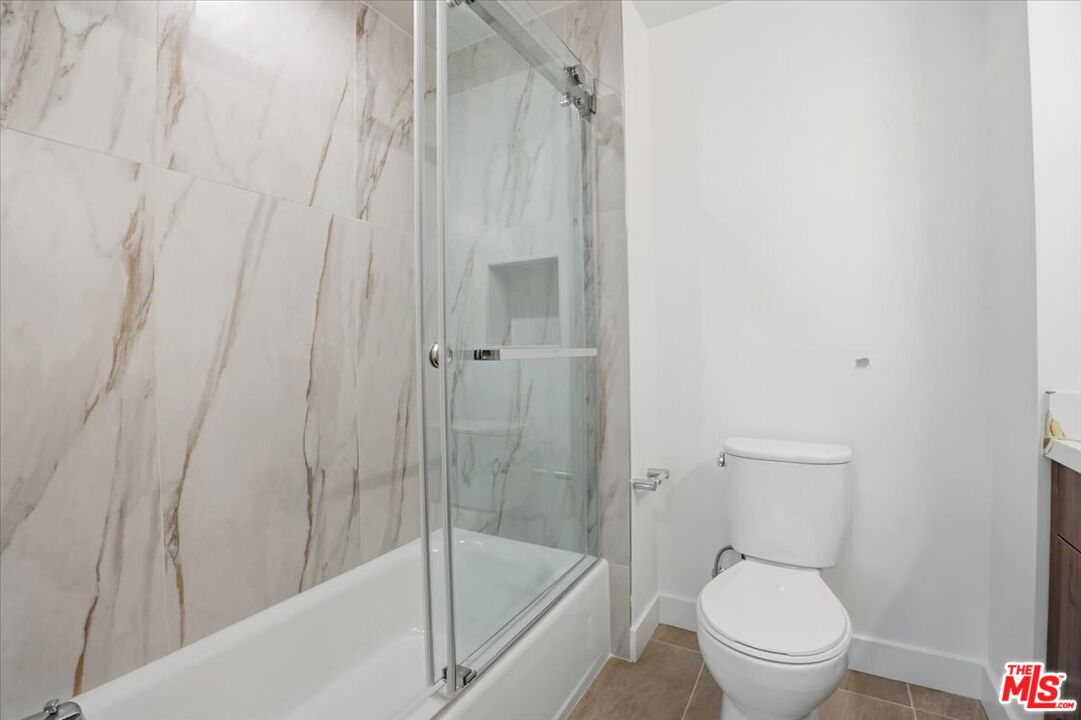 Los Angeles Condo: 1820 Prosser Avenue