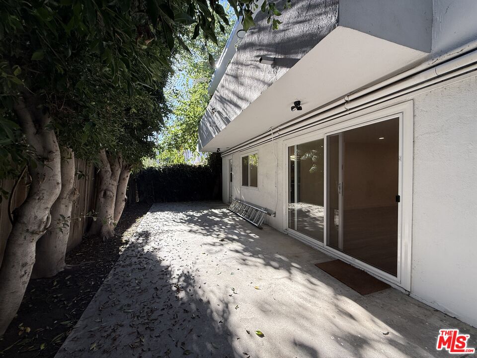 Los Angeles Condo: 1760 South Bentley Avenue