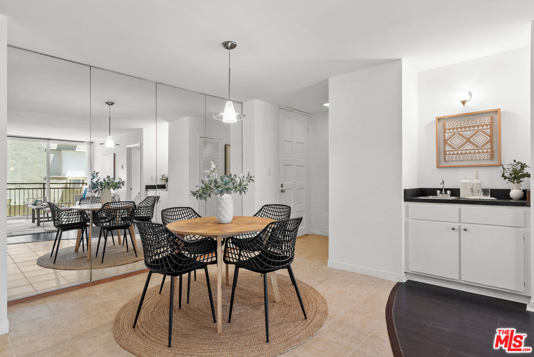 Los Angeles Condo: 1885 Veteran Avenue