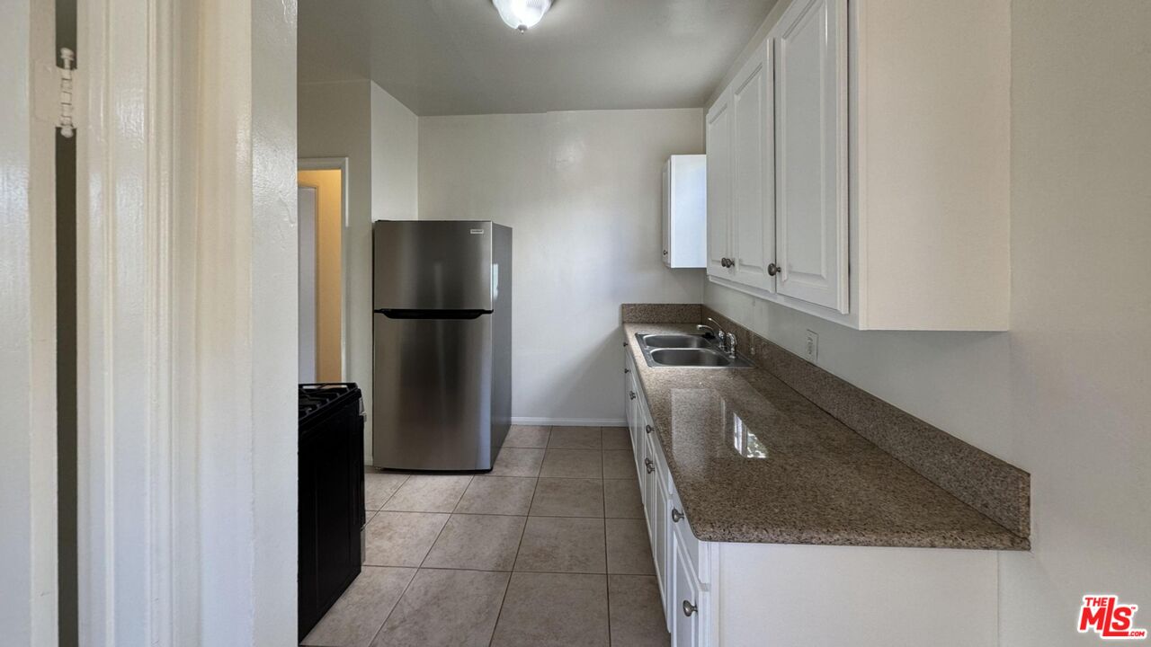 Los Angeles Condo: 1623 South Bundy Drive