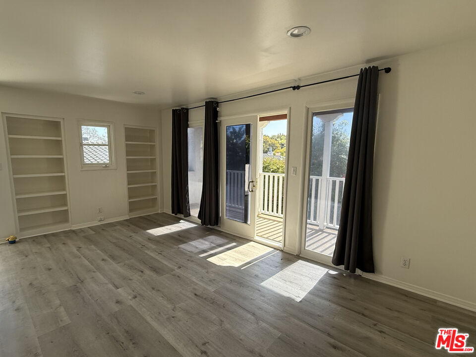 Los Angeles Condo: 2119 Kelton Avenue