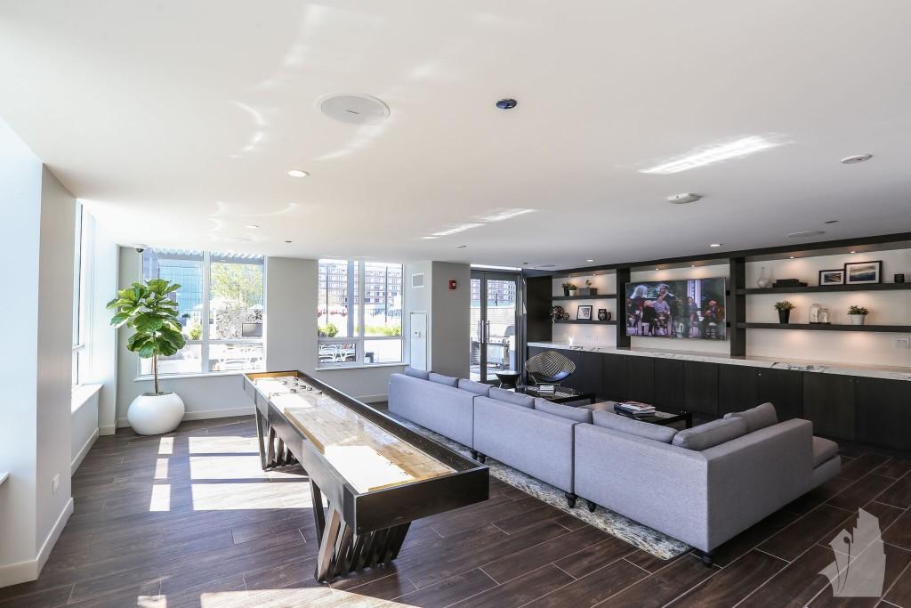 Chicago Condo: 750 North Hudson Ave