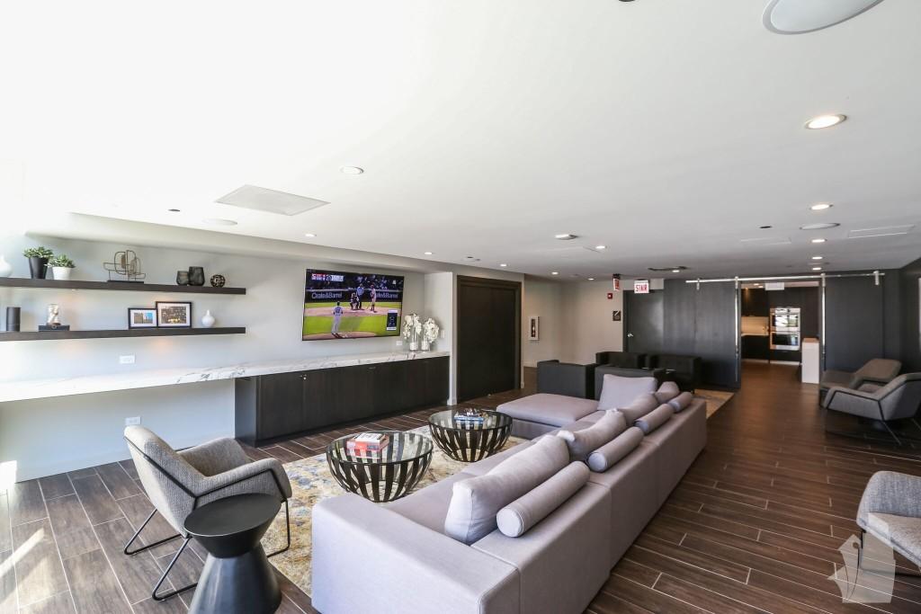 Chicago Condo: 750 North Hudson Ave