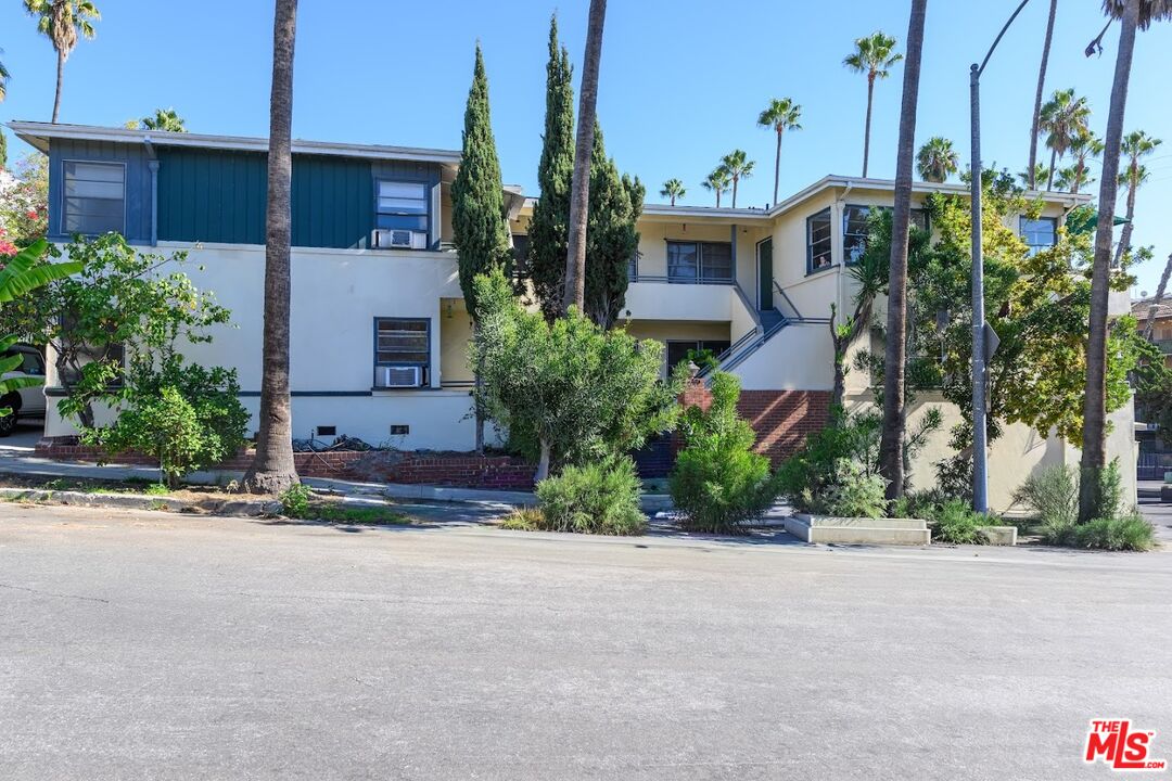 Los Angeles Condo: 1706 North Stanley Avenue