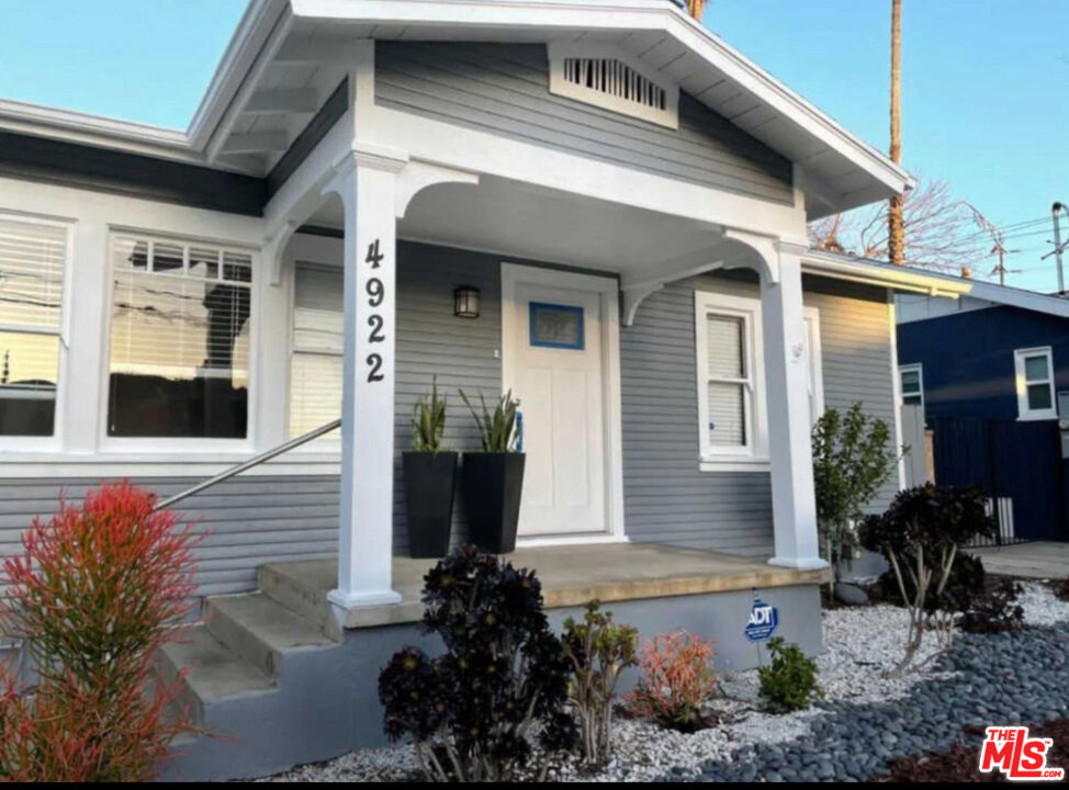 Los Angeles Condo: 4922 Genevieve Avenue