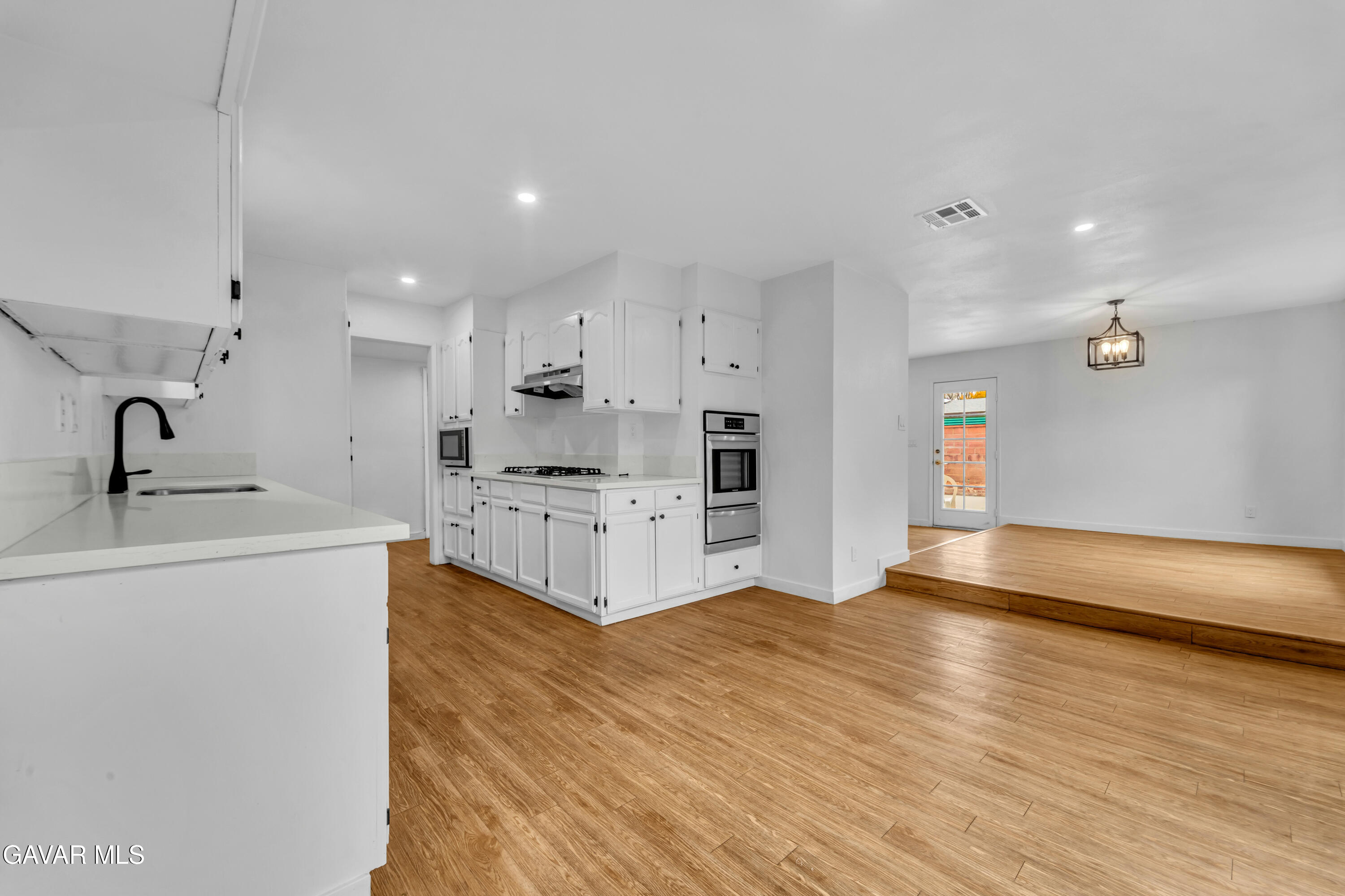 Lancaster Condo: 44526 Stanridge Avenue