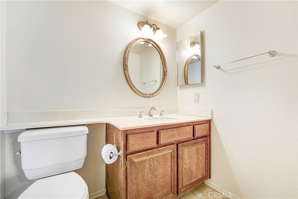 Glendale Condo: 437 Ivy Street