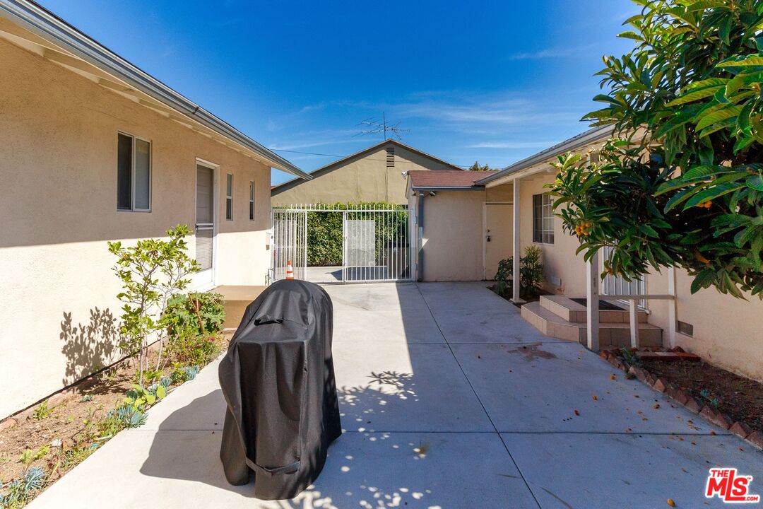 Los Angeles Condo: 138 South Madison Avenue