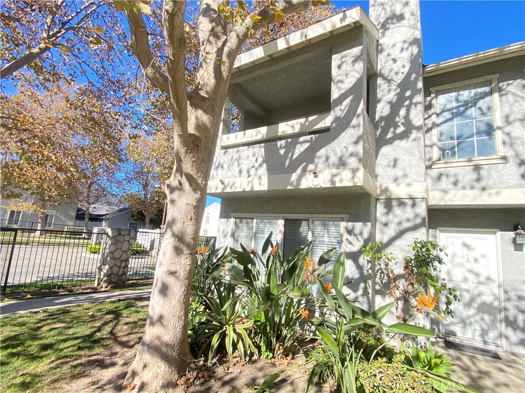 Rialto Condo: 156 West Walnut Avenue