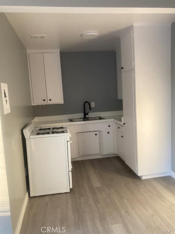 Orange Condo: 528 North Batavia Street